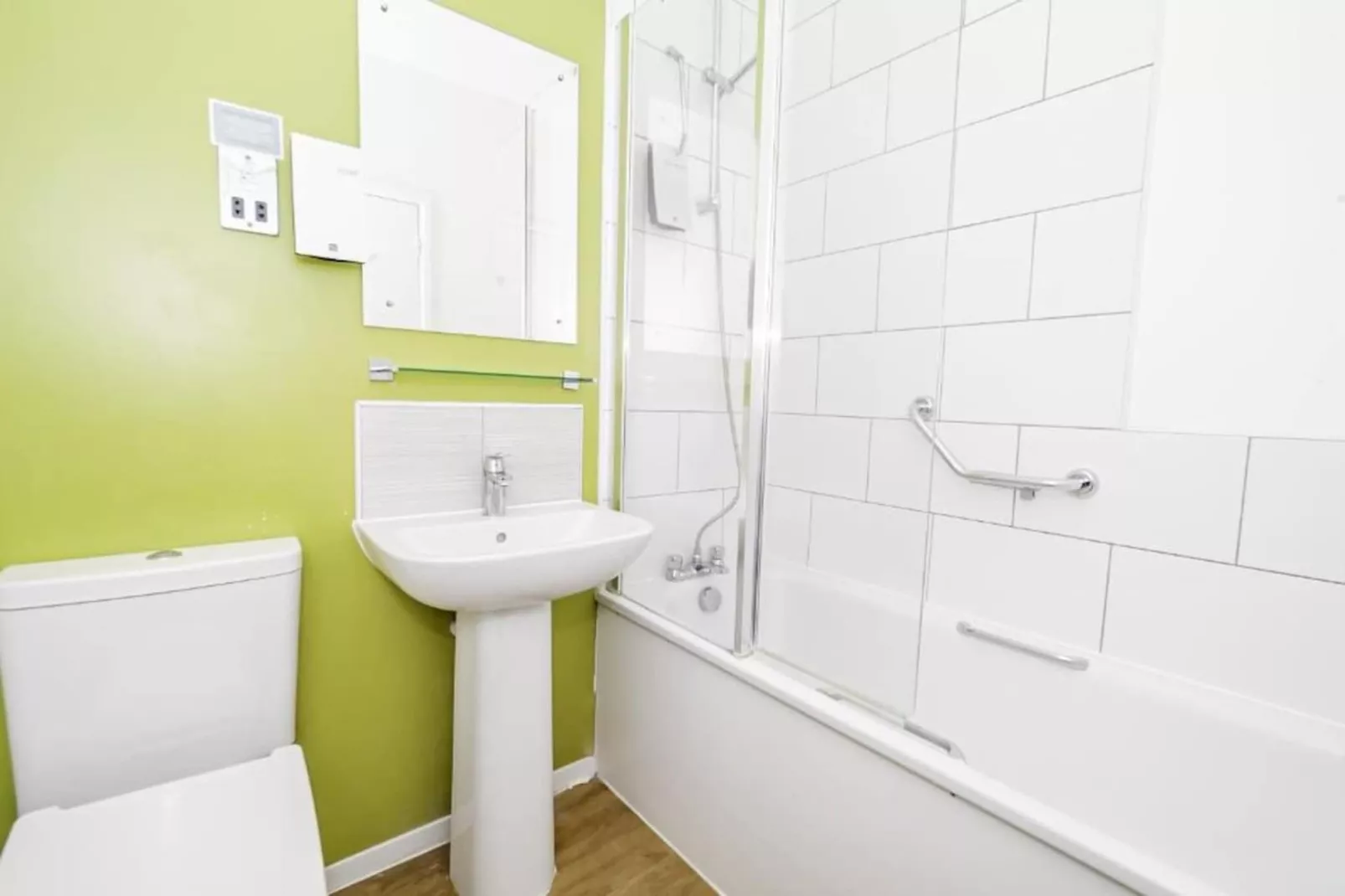Standard Triple Room - Bathroom