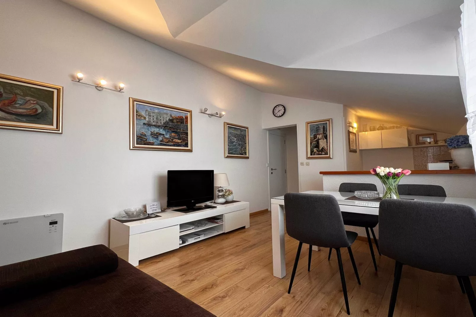 Guest House Kono - One-Bedroom Apartment with Patio and Sea View - Marka Gjaje Street - Salon