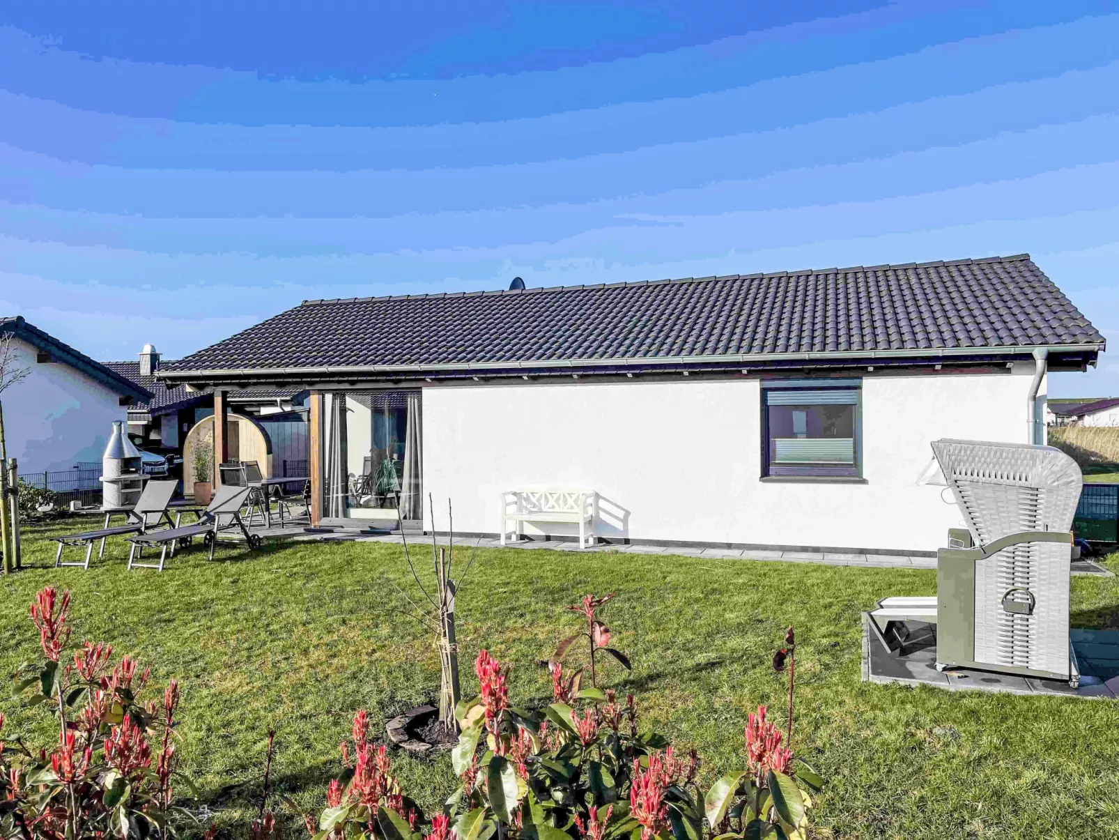 G22 Haus mit Garten, Strandkorb und Grillkamin - Outside