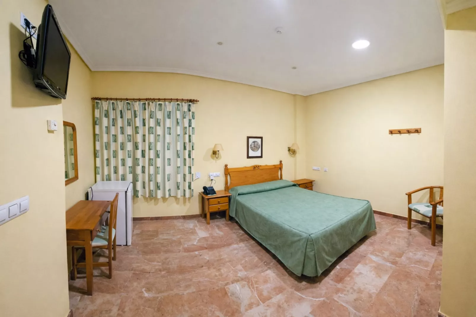 Single Room - Schlafzimmer