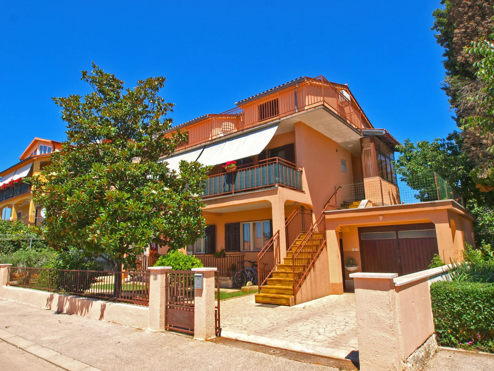Apartment 250