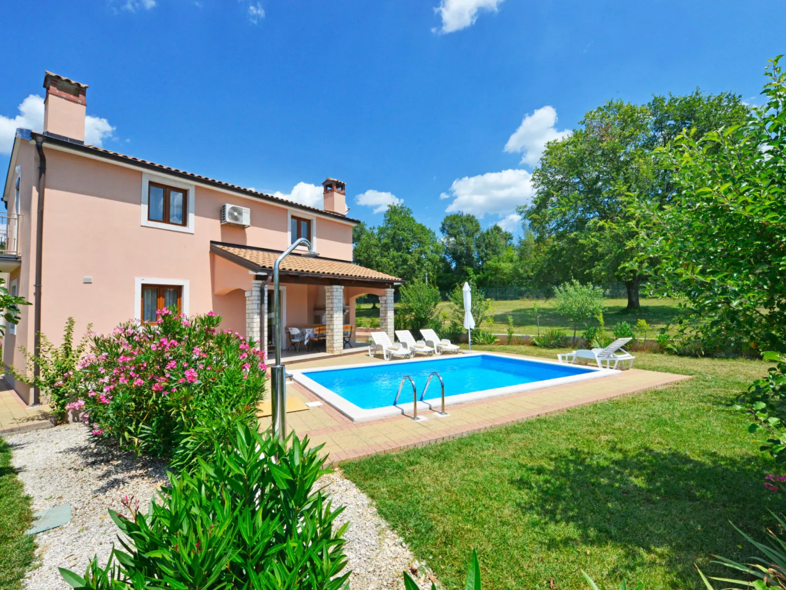 Villa 377