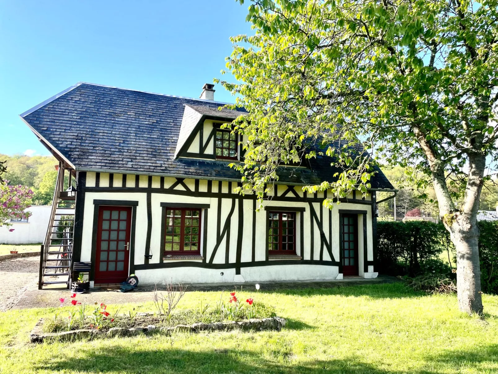 Normannisches Haus mit großem Garten in der Nähe von Paris