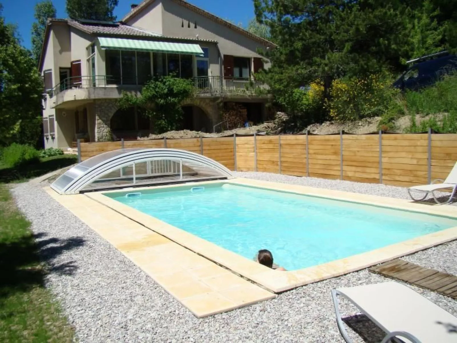 Mit Gemeinschaftspool im Diois