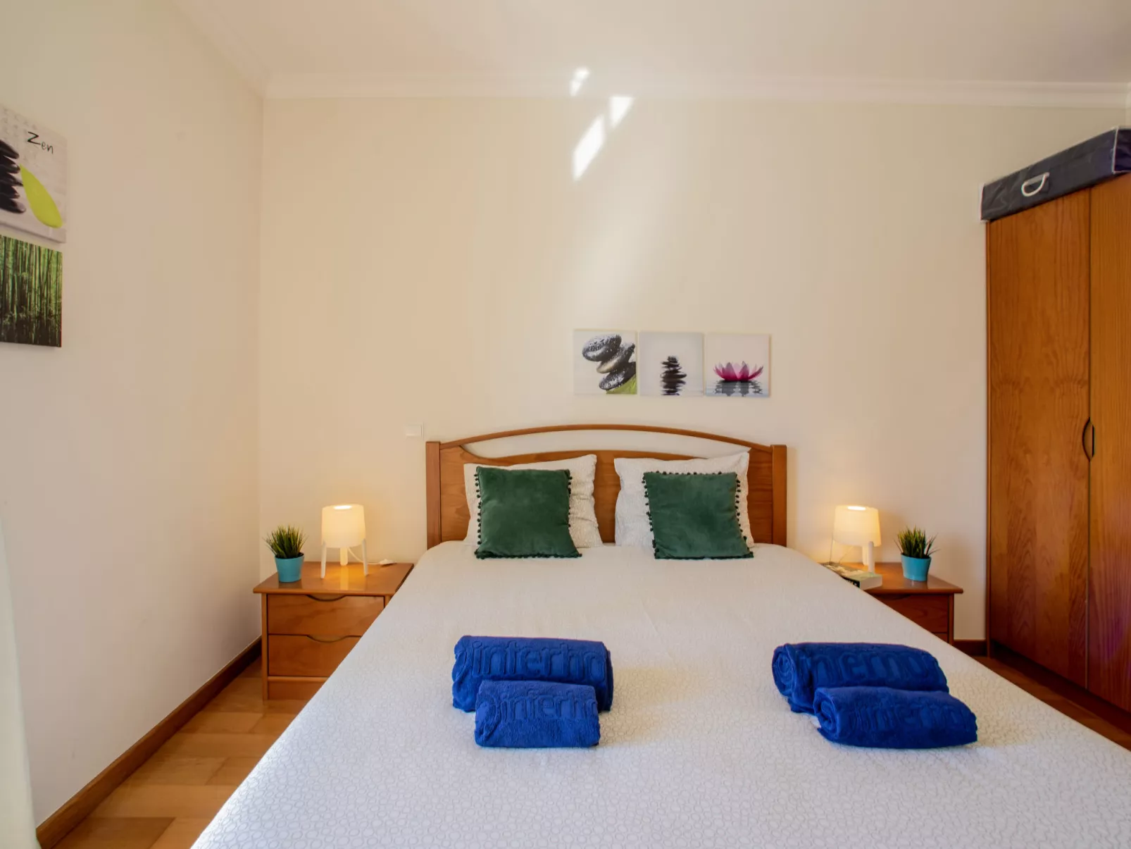 Sunny Beach Diamond-Inside