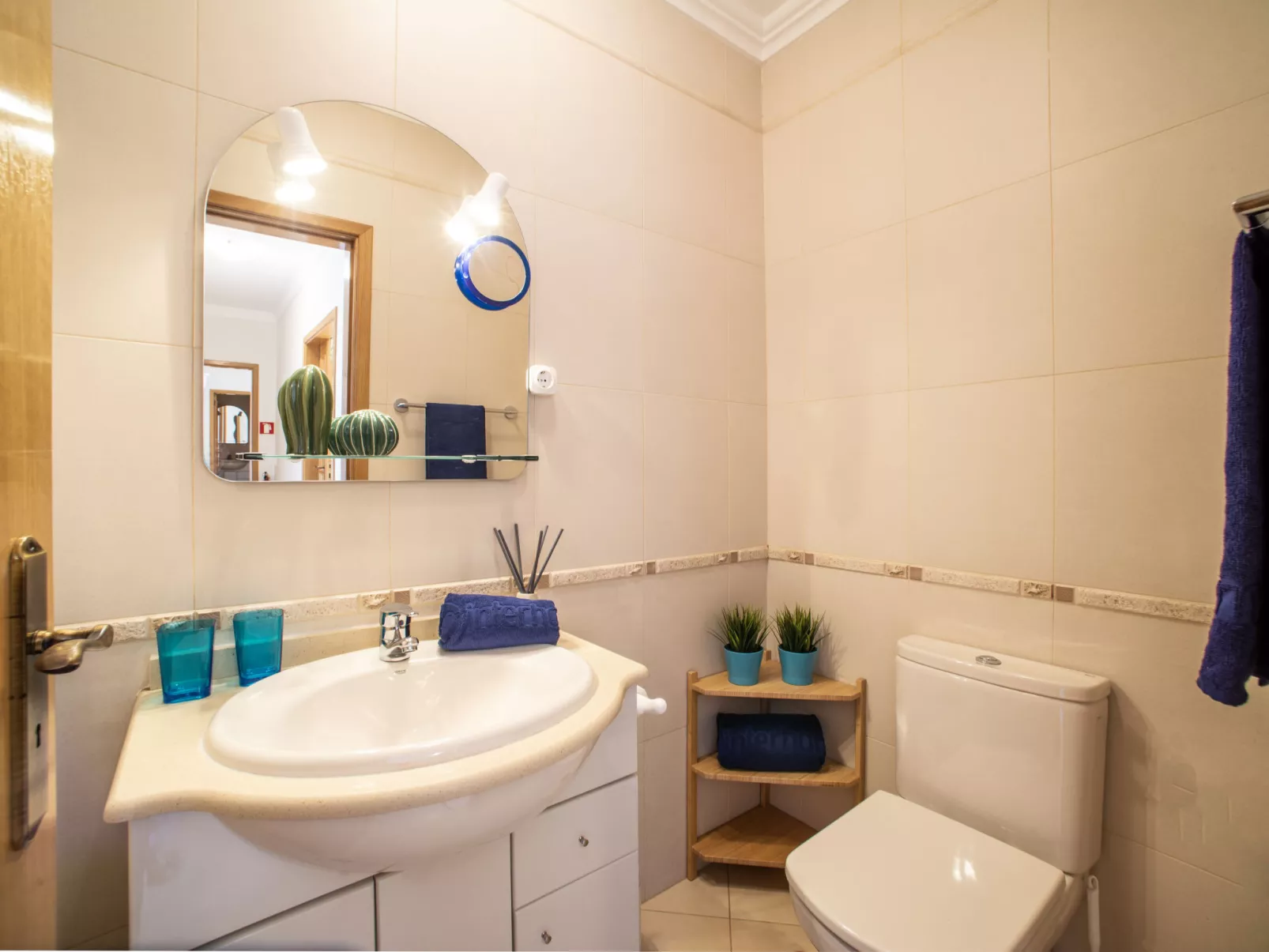 Sunny Beach Diamond-Inside