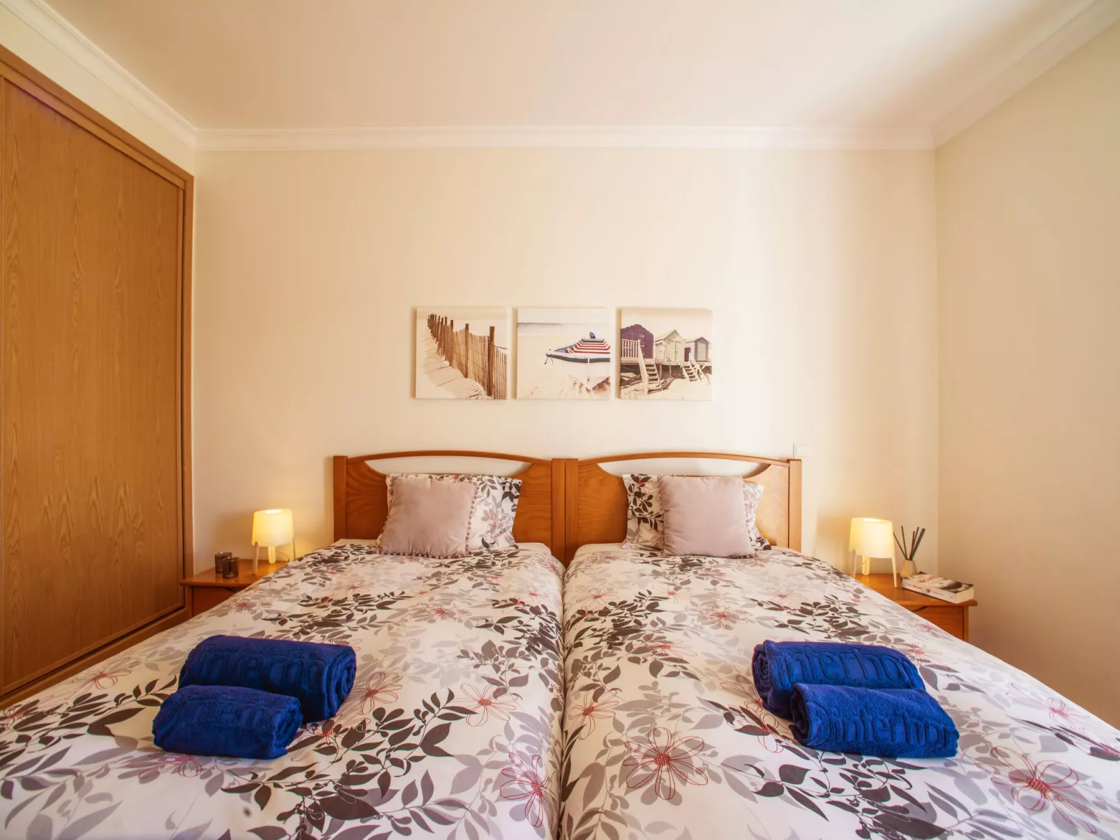 Sunny Beach Diamond-Inside