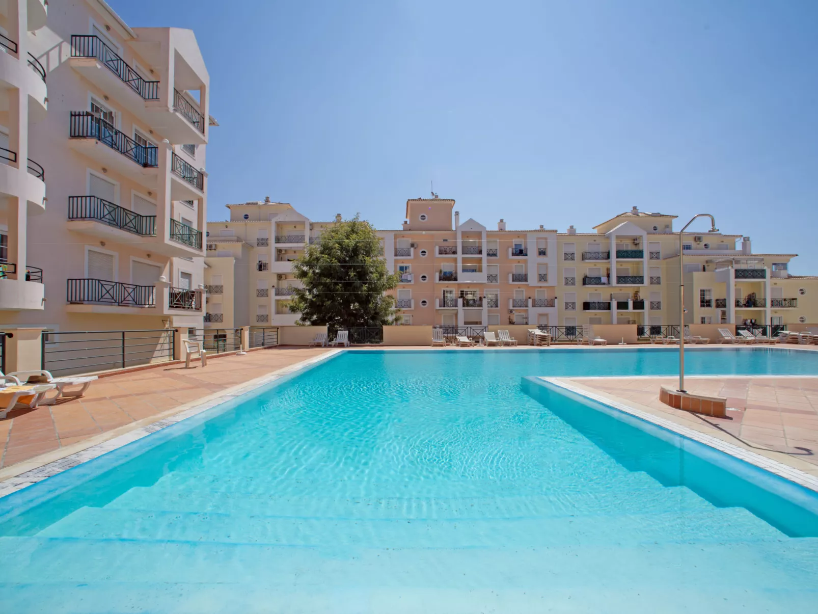 Sunny Beach Diamond-Outside