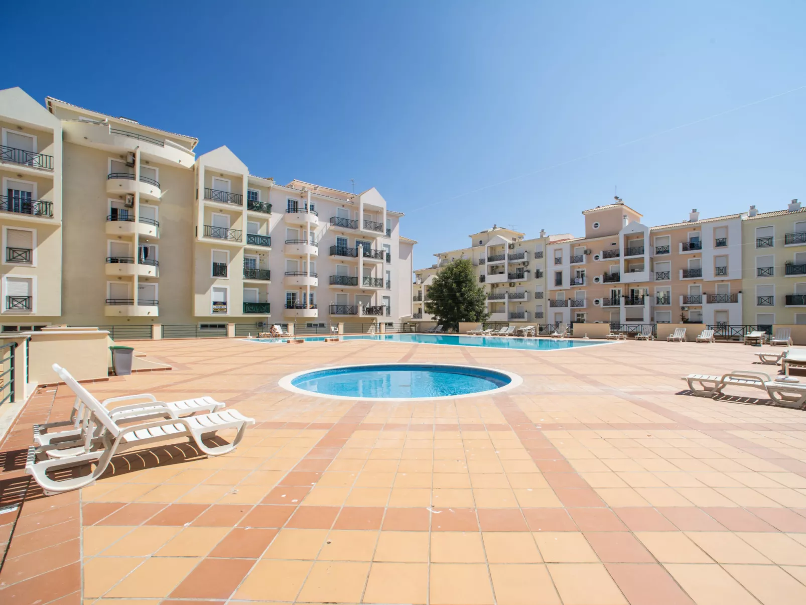 Sunny Beach Diamond-Outside