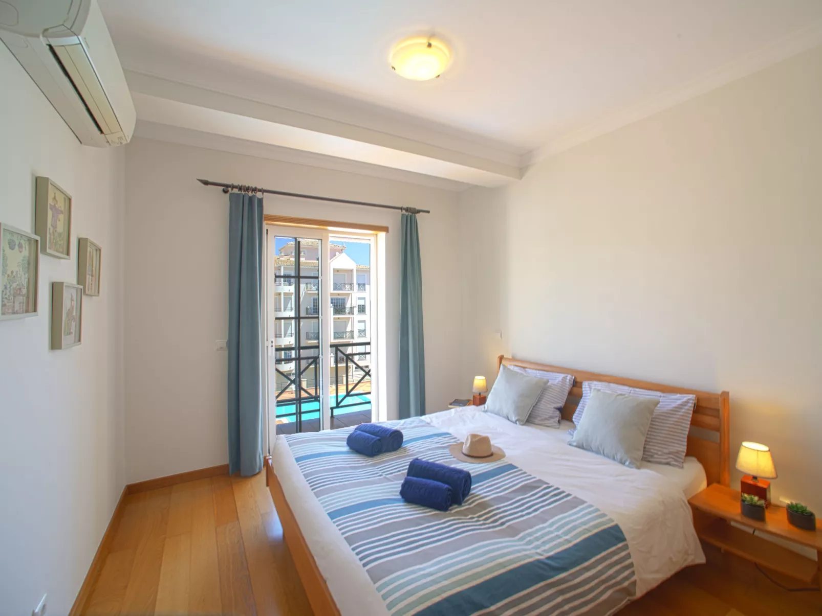 Sunny Beach Retreat-Dedans