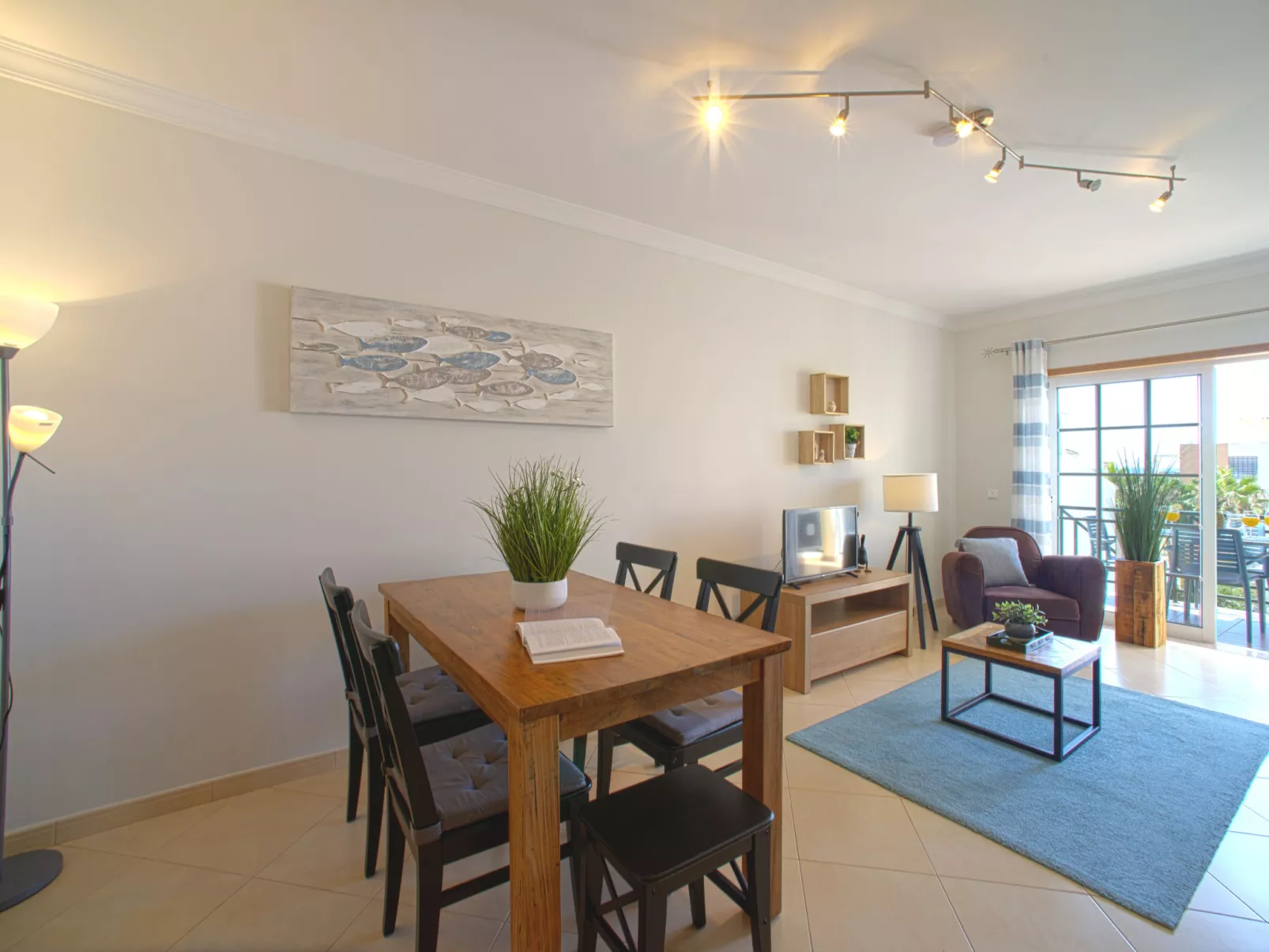 Sunny Beach Retreat-Dedans