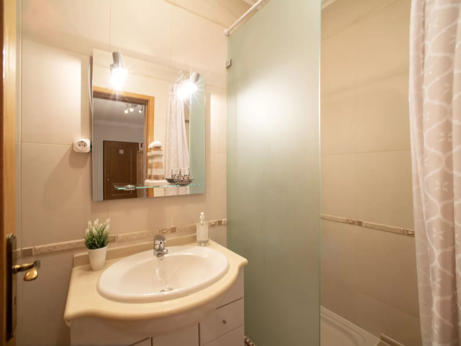 Sunny Beach Retreat-Dedans