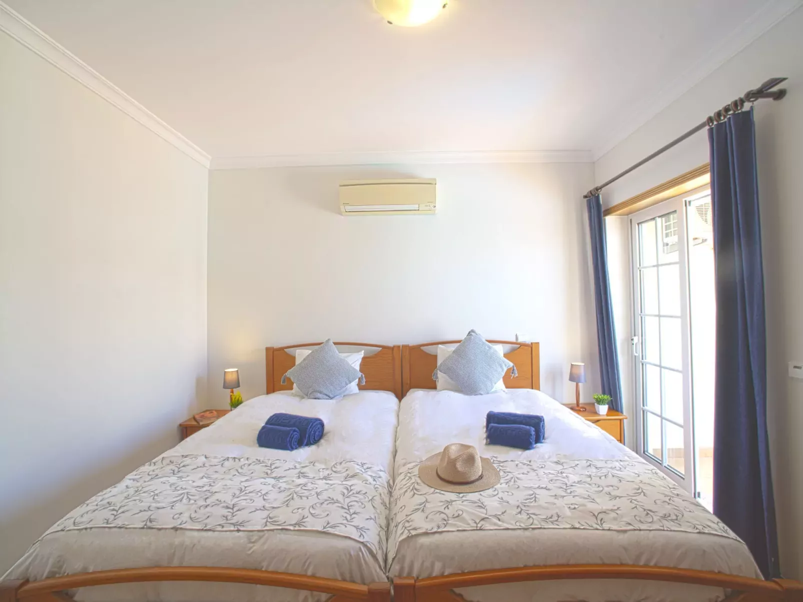 Sunny Beach Retreat-Dedans
