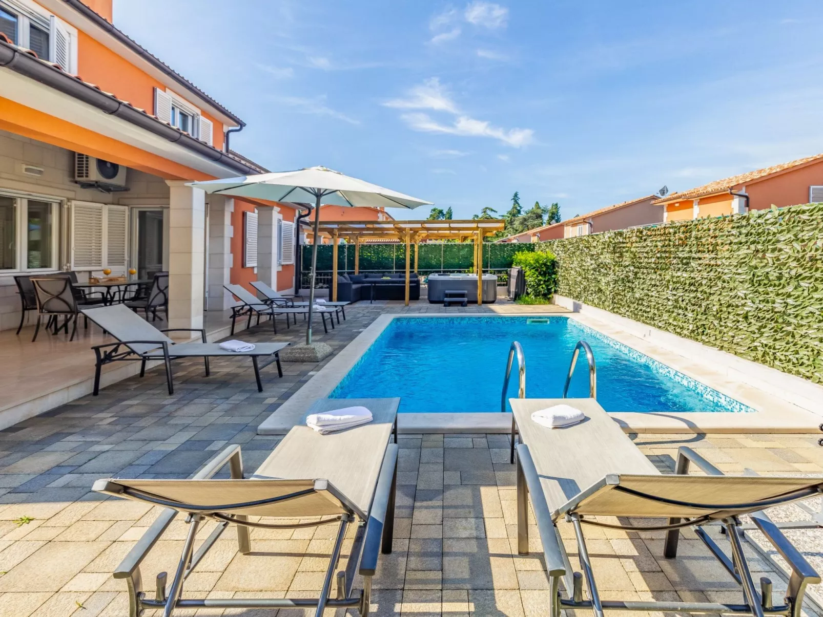 Villa Lotus 13K