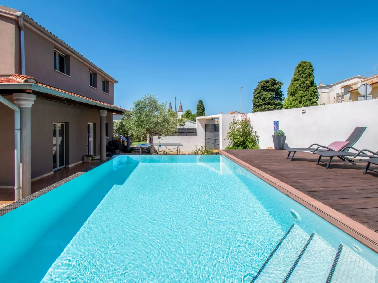 Villa Above