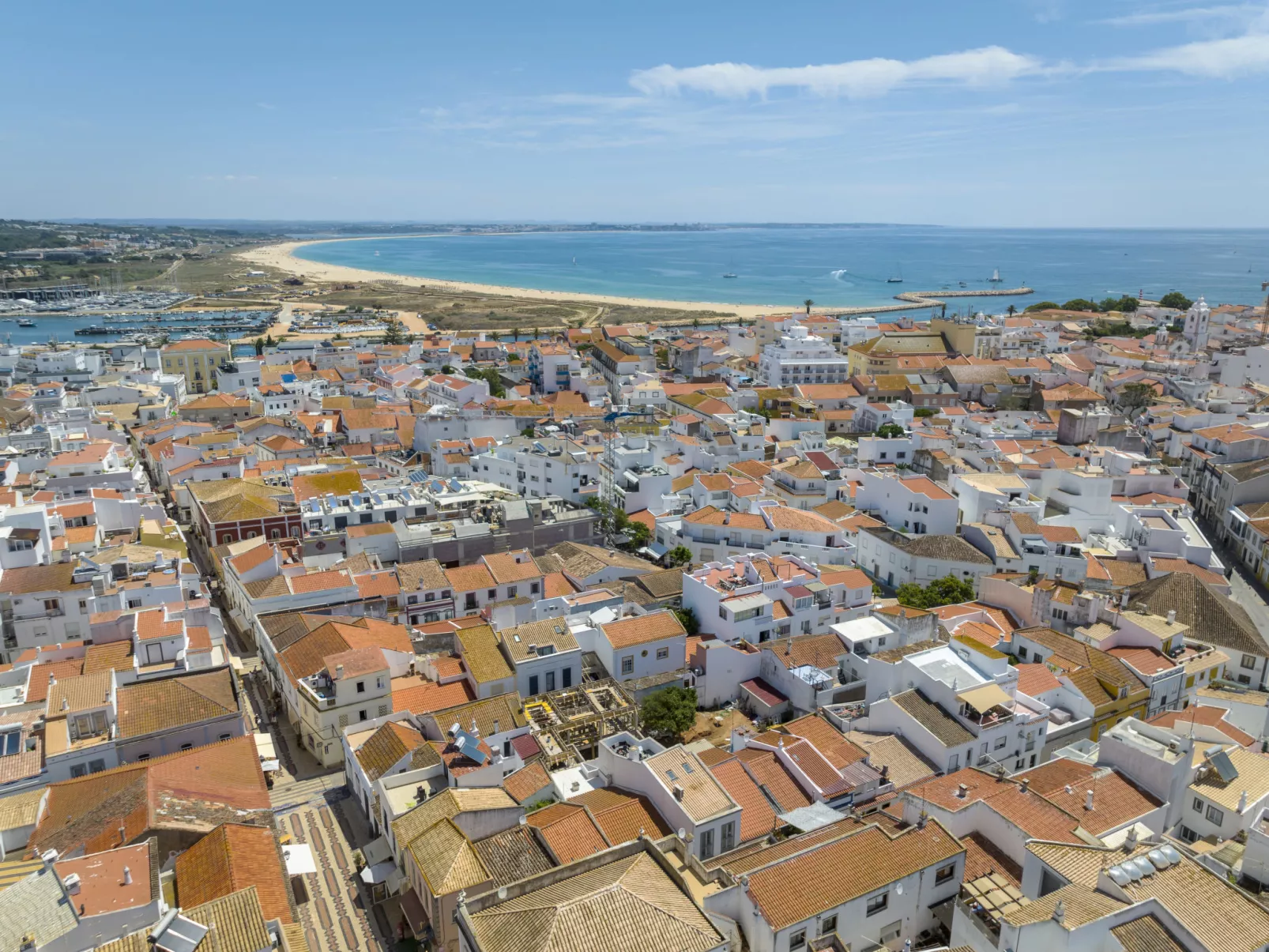Dona Meia Praia-Outside