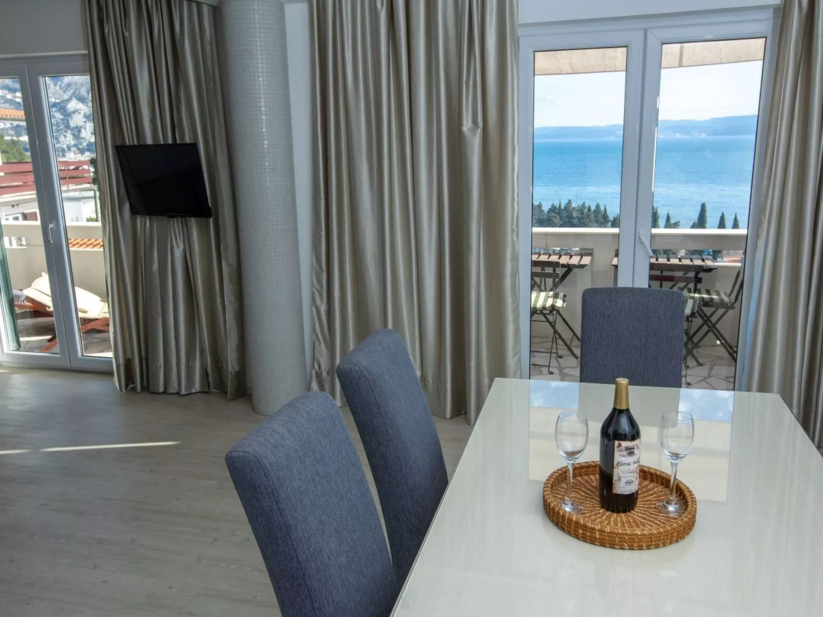 Nette Wohnung in Duće mit Großer Terrasse