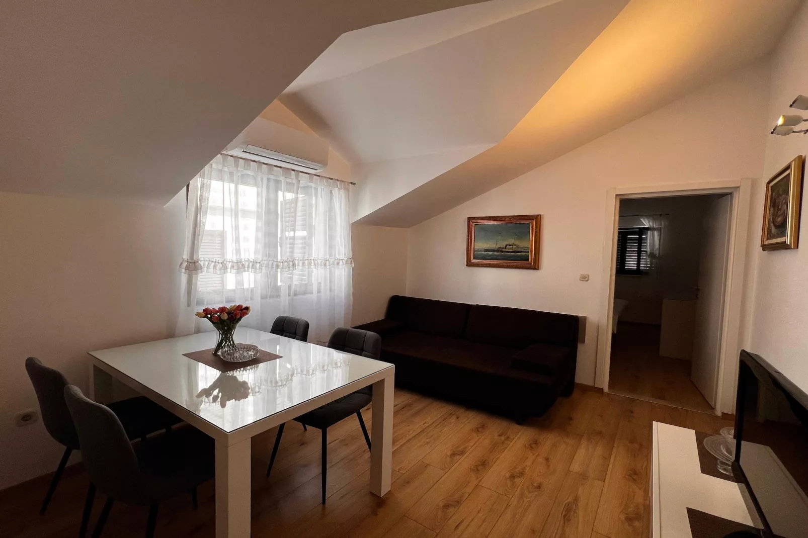 Guest House Kono - One-Bedroom Apartment with Patio and Sea View - Marka Gjaje Street - Salon