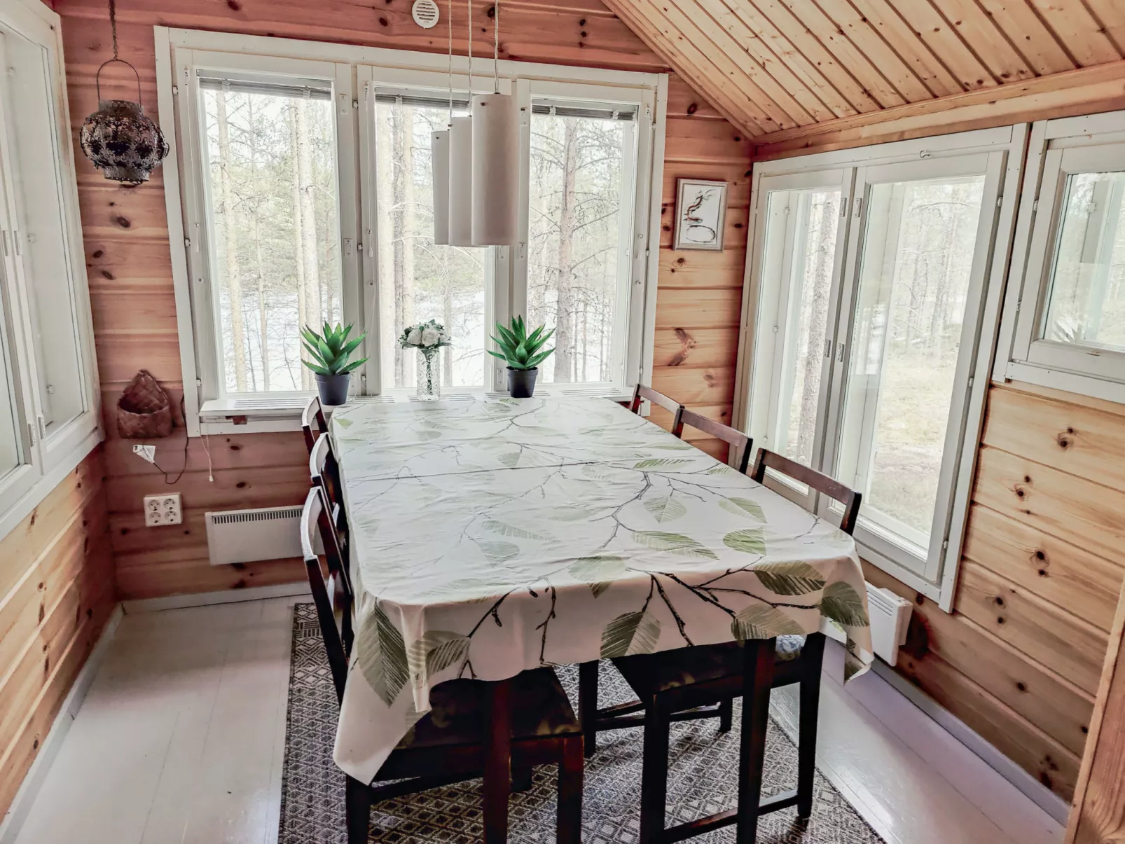 Huuhkalinna - Inside