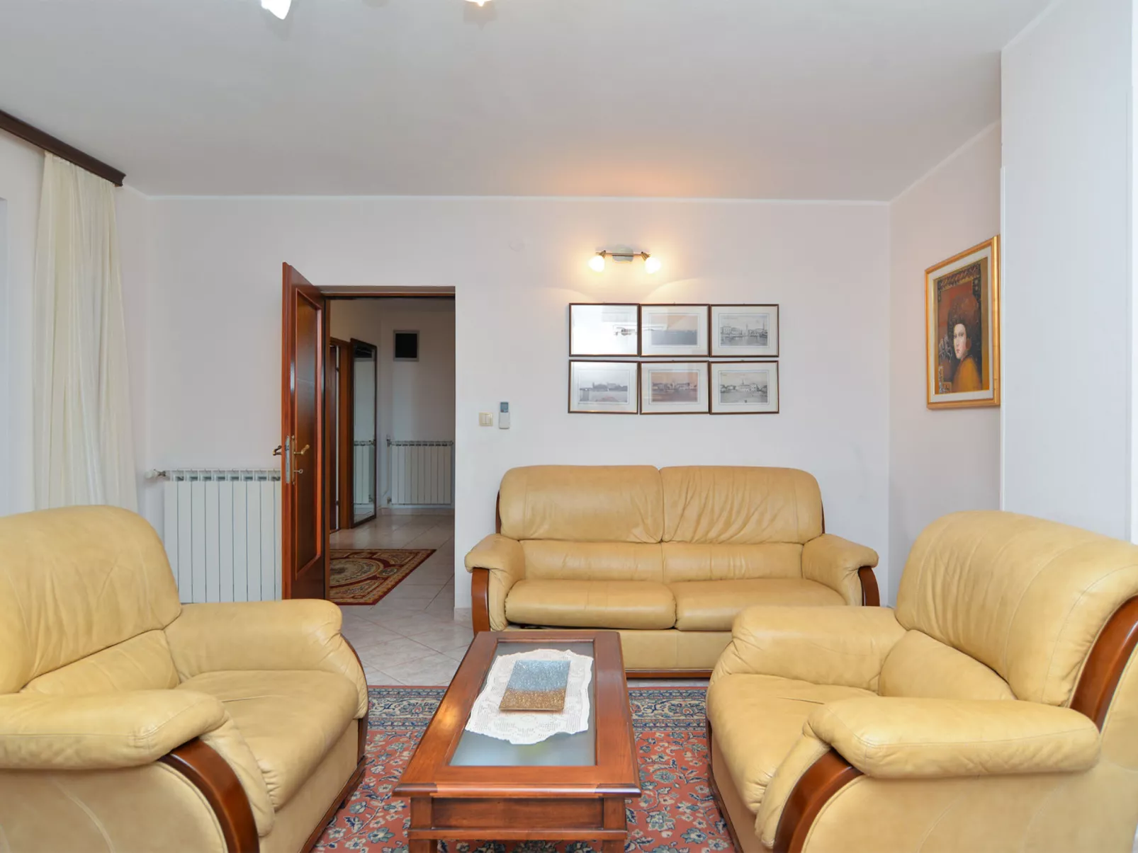 Apartment 38 - Drinnen