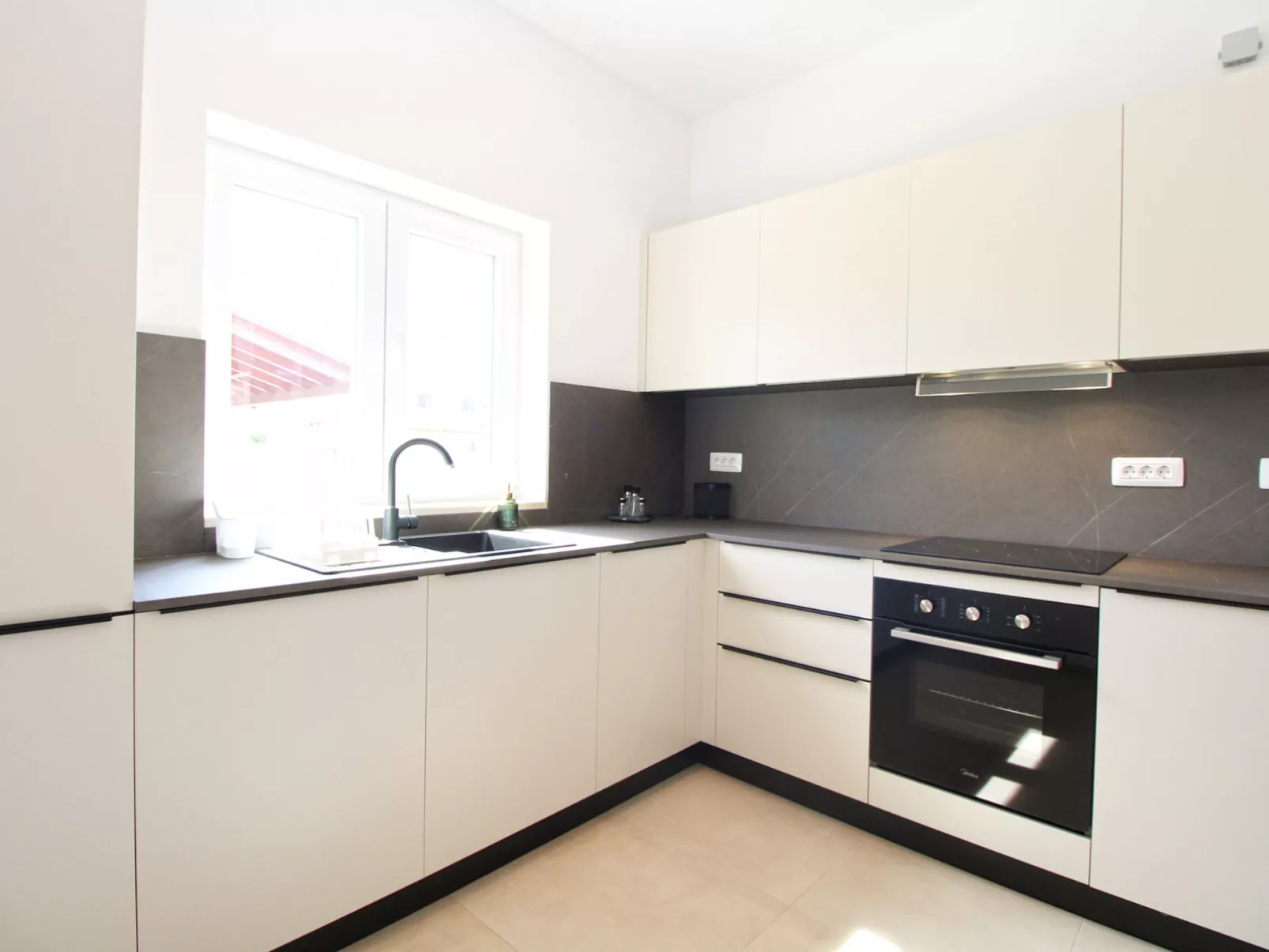 House 2340 - Drinnen