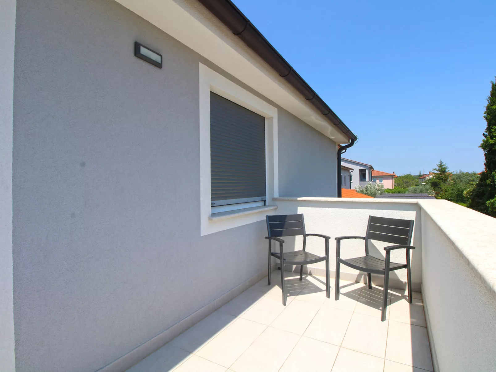 House 2283 - Draußen