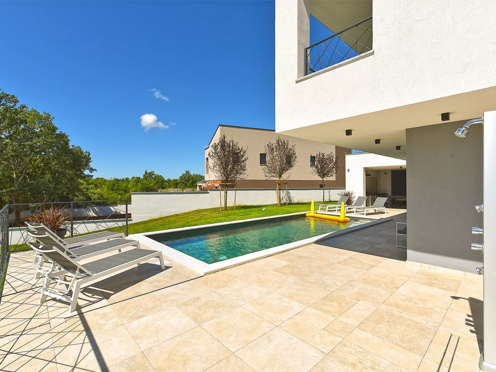 Villa 2346 - Draußen