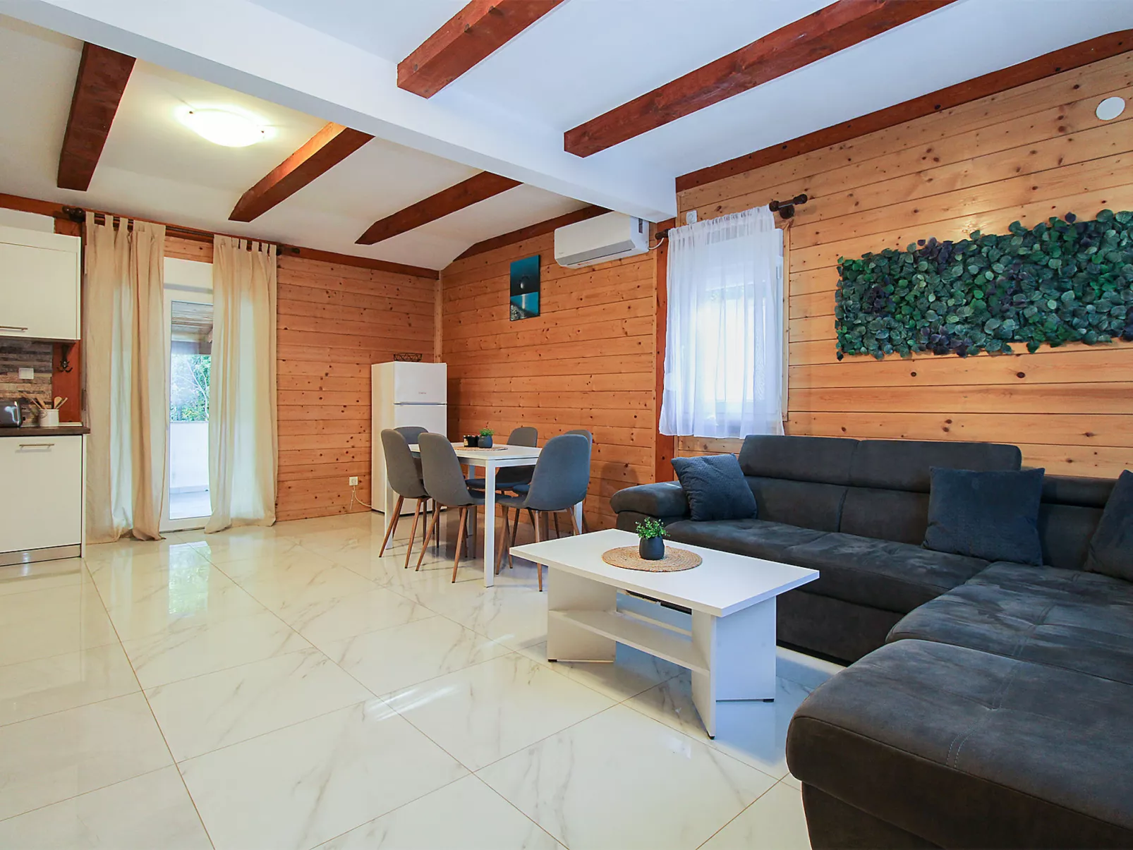 House 2233 - Dedans