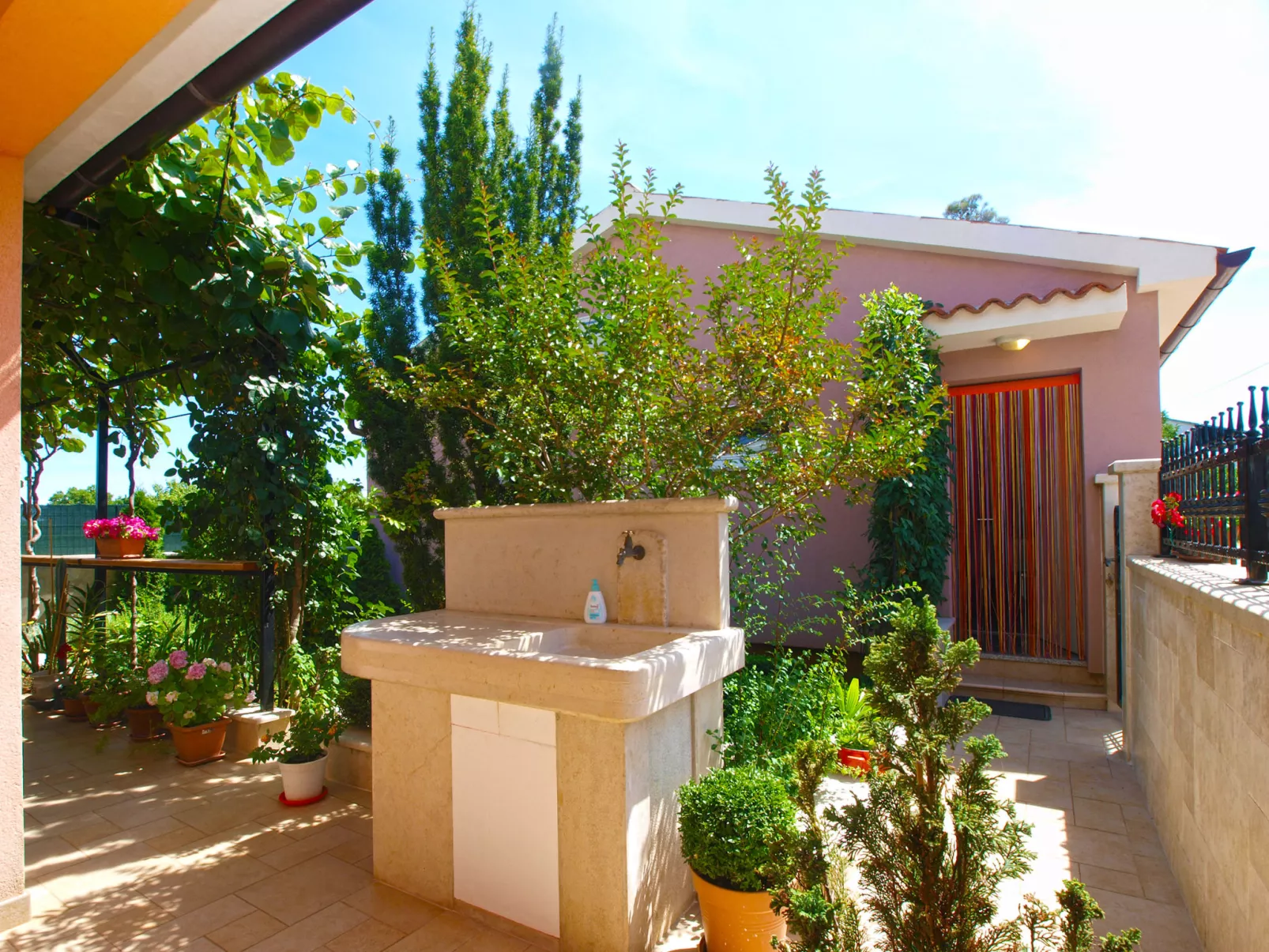 House 2106 - Outside