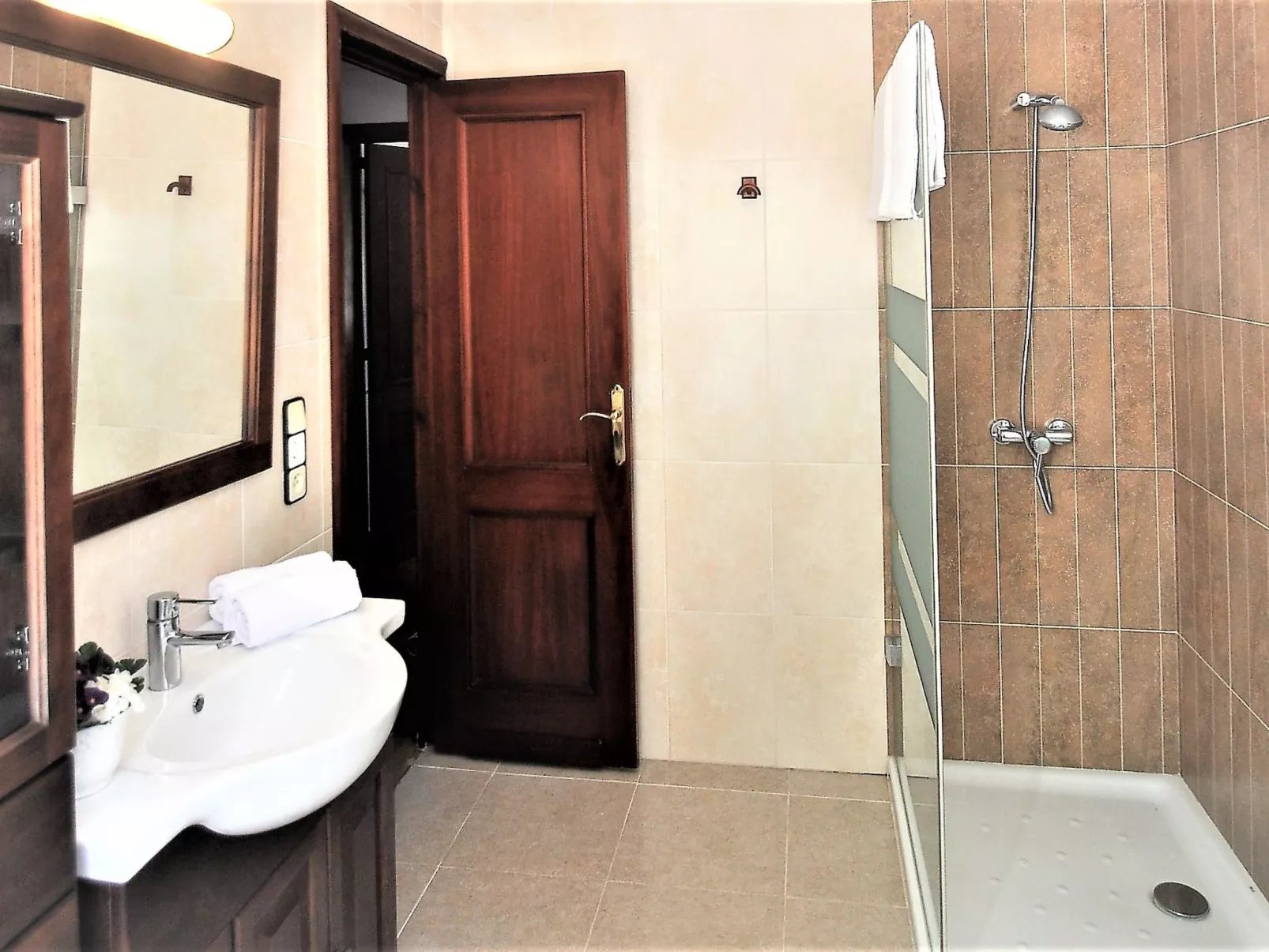 Villa con piscina privada, wifi, aire acondicionado y vistas a montaña ideal pa - Drinnen