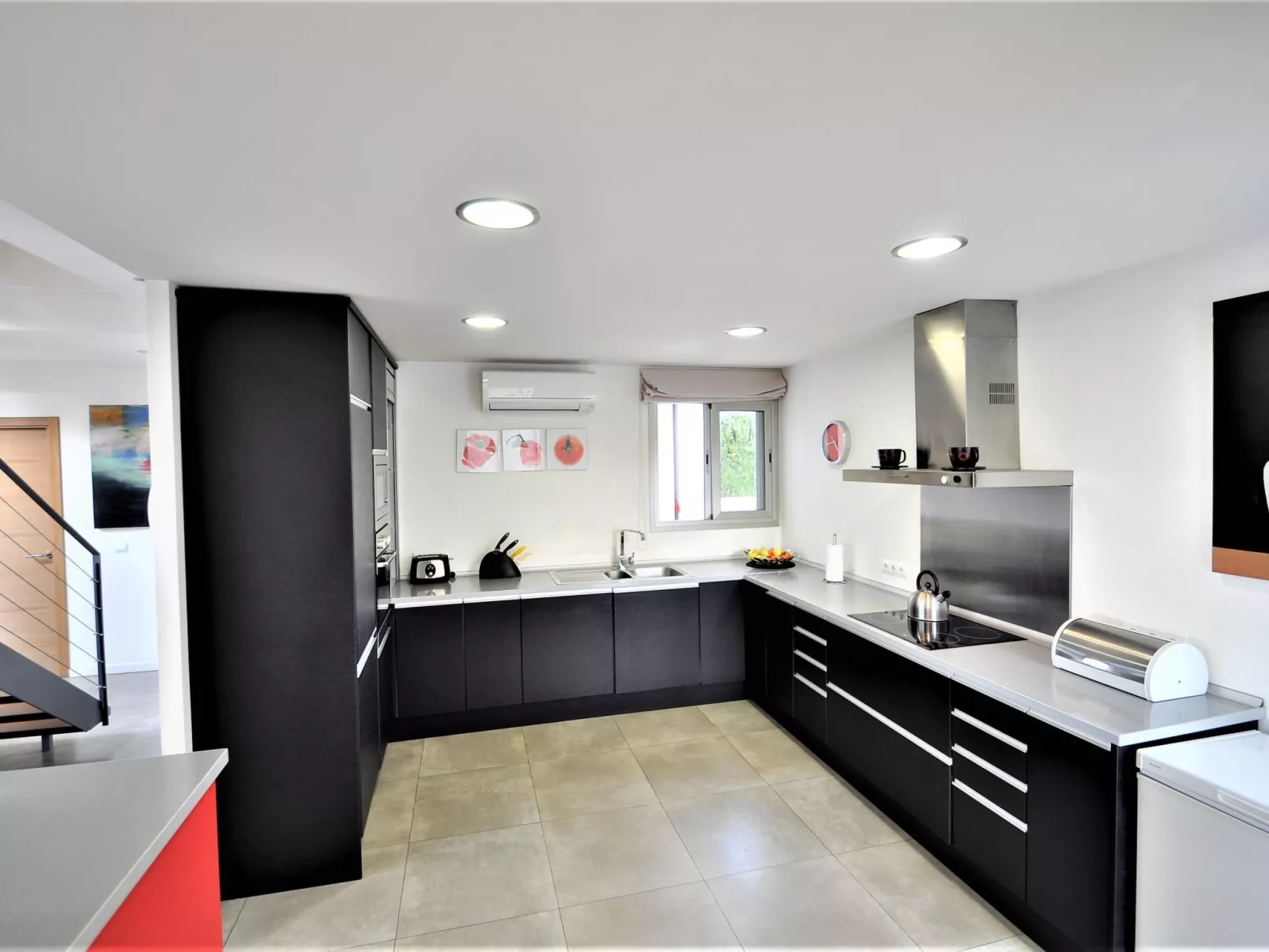 Moderna Villa cerca del golf y con piscina privada, ideal para familias - ofert - Inside