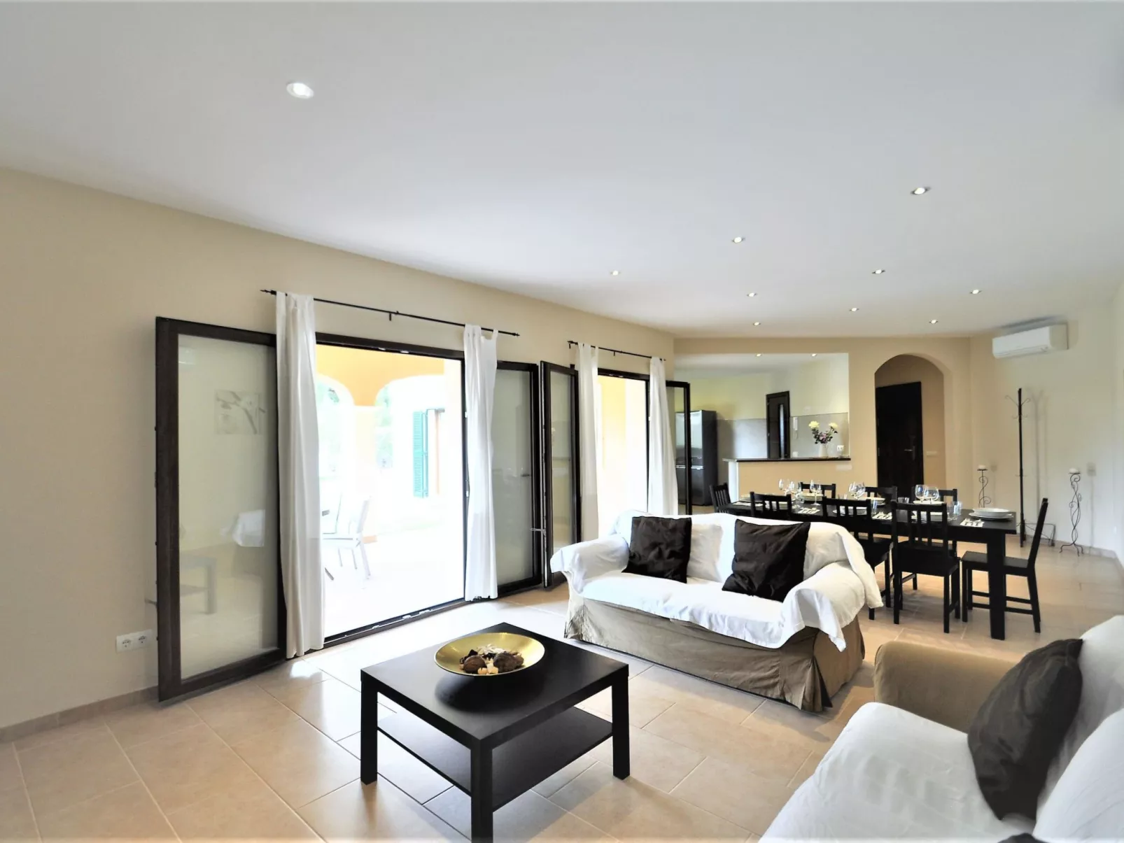 VILLA MONICA en barrio residencial de Cala Pi para 6 personas con piscina priva - Drinnen