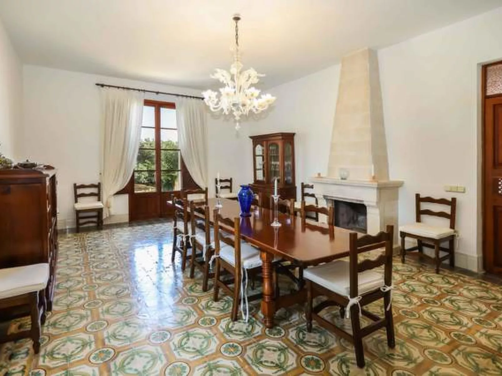 Granada - Inside