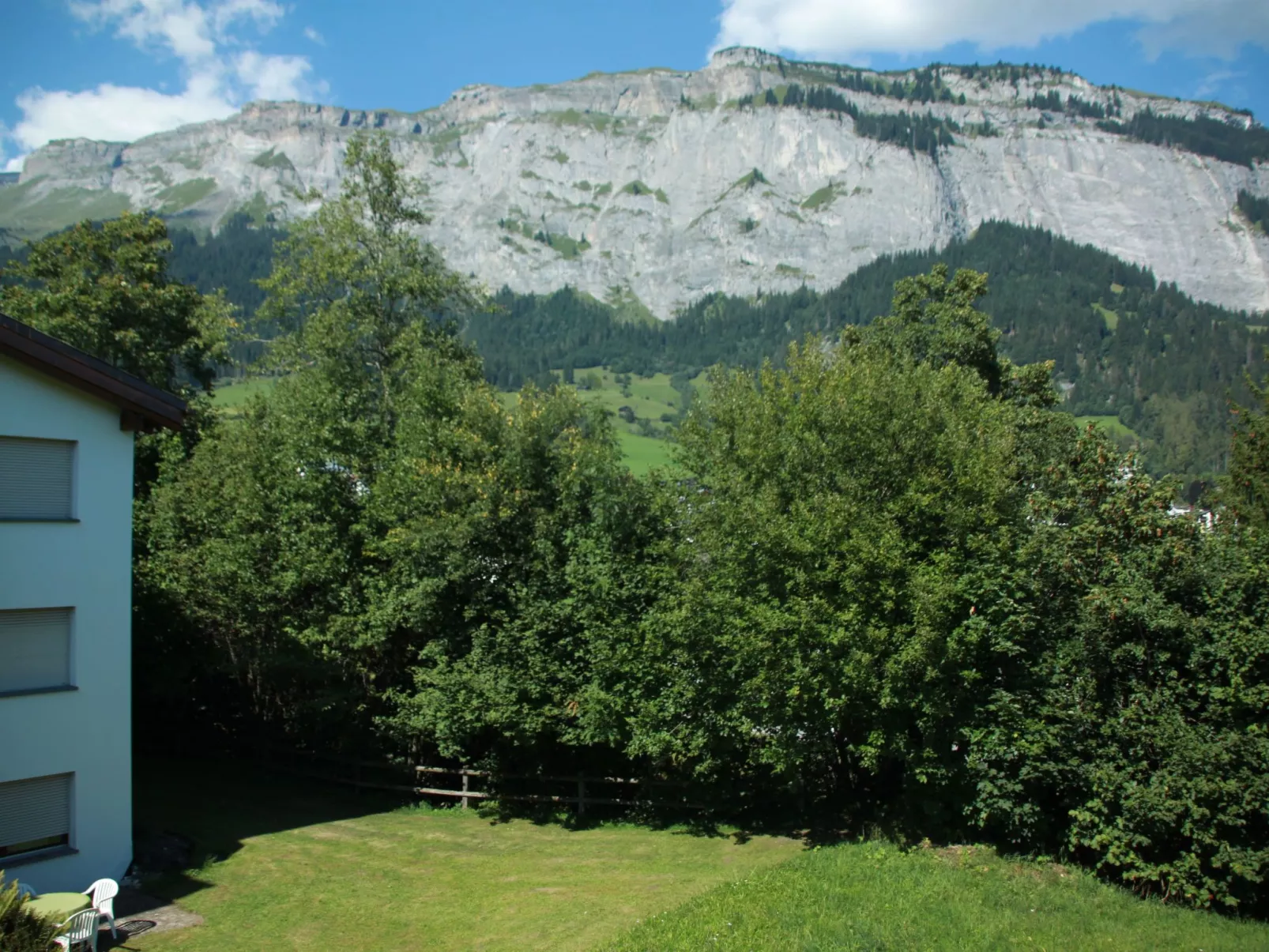 Casa Cappalutta, (Flims Waldhaus). 2.5 Zimmerwohnung mit direktem Gartenzugang