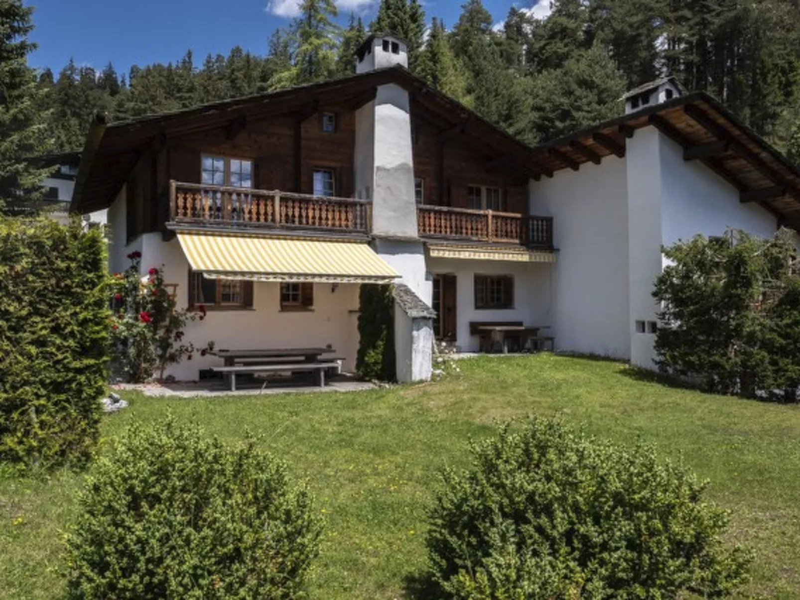 Haus 2, (Laax Murschetg). Haus 2