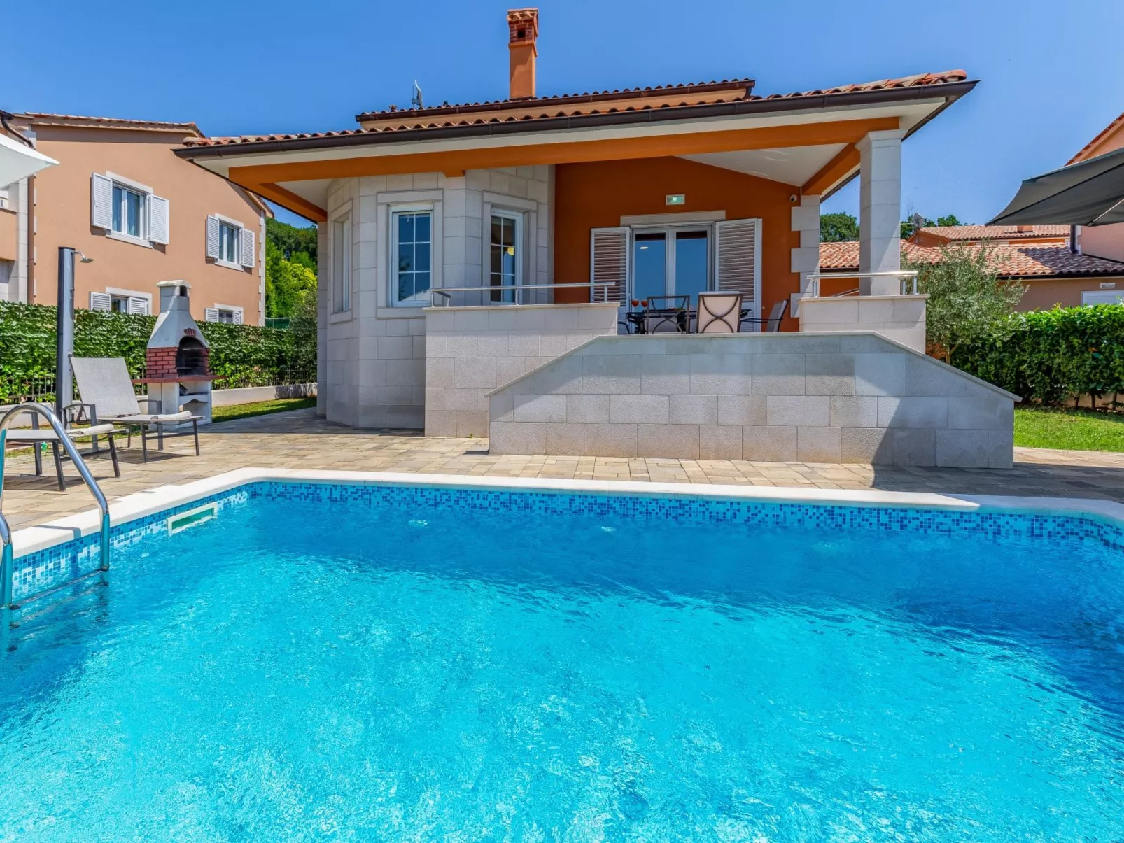 Villa Lotus 13F