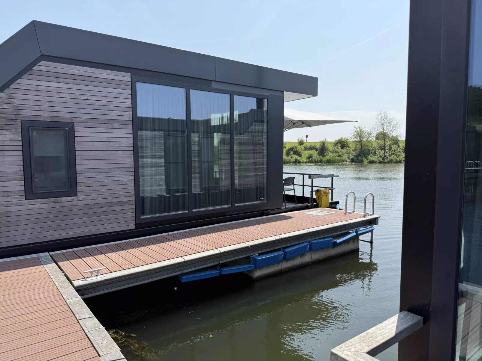 Maasterp - woonboot 14