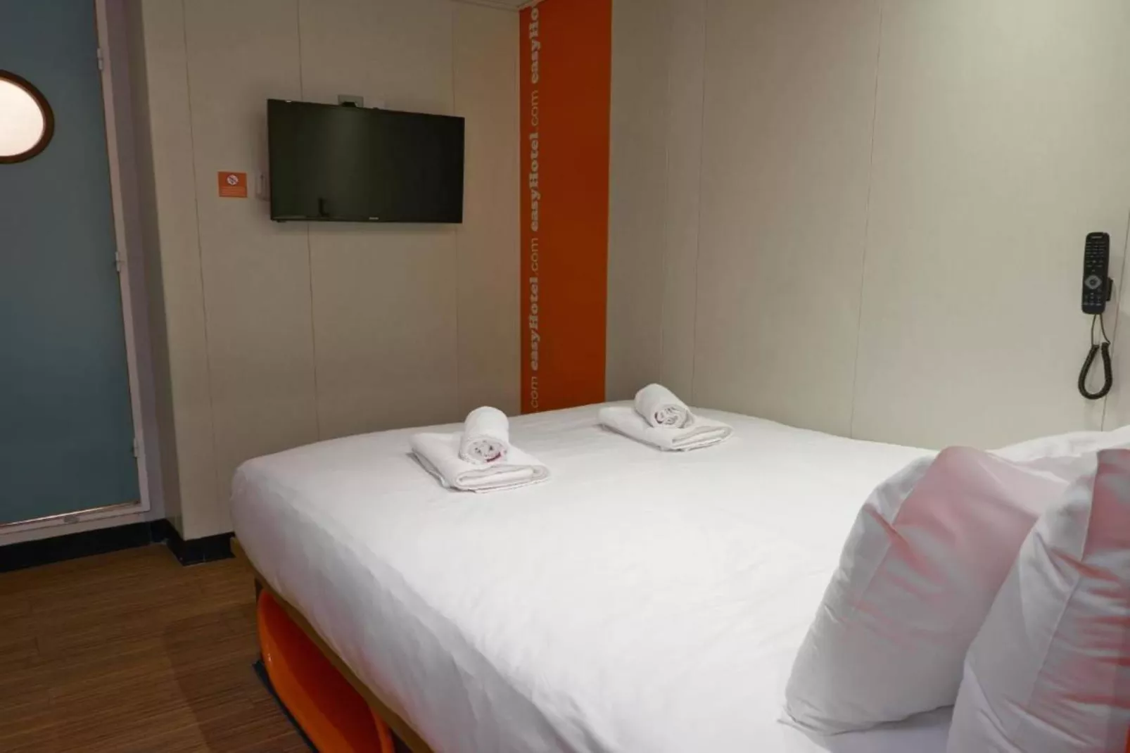Small Double Room - No Window - Bedroom