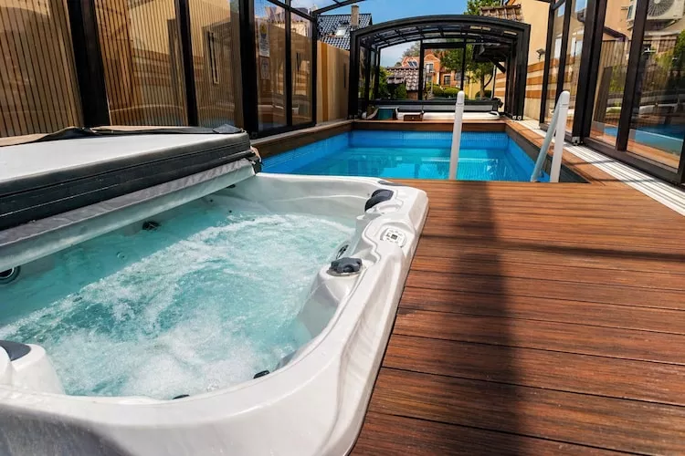 Domek skandynawski z basenem i jacuzzi w Międzywodziu