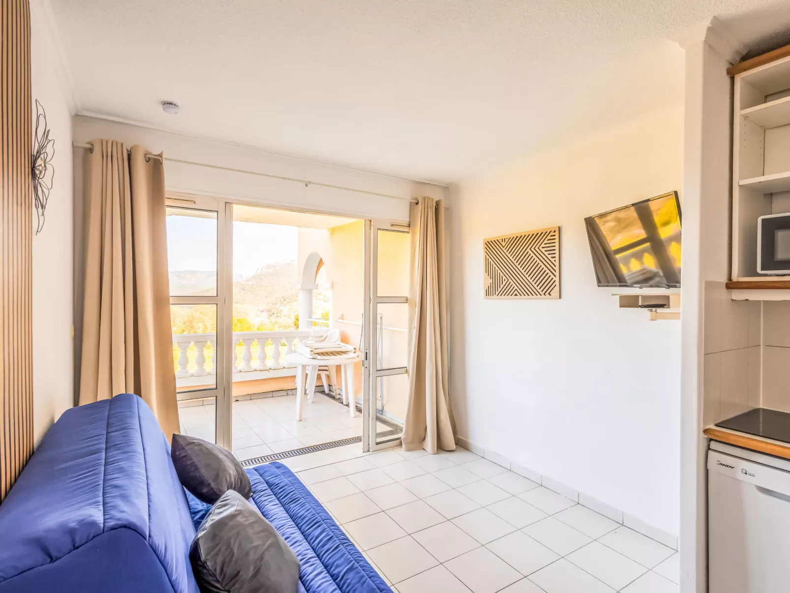 Le Village (C5 232) - Inside