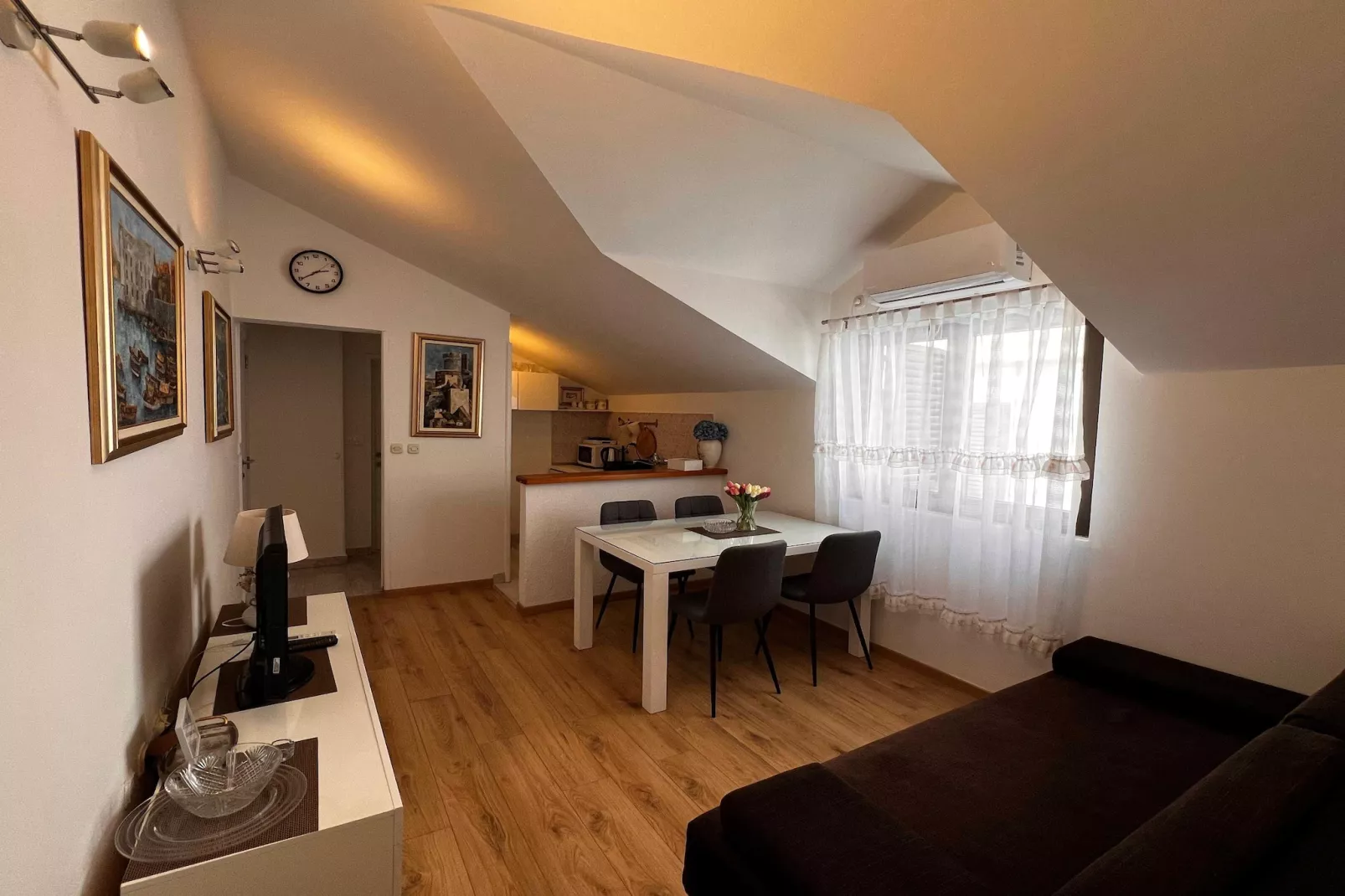 Guest House Kono - One-Bedroom Apartment with Patio and Sea View - Marka Gjaje Street - Salon