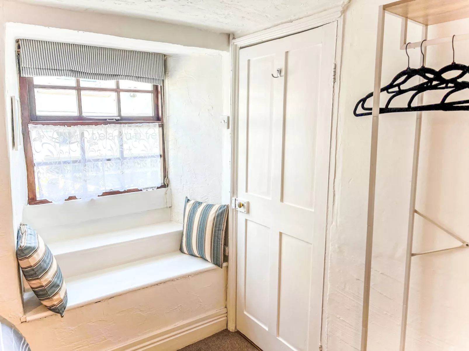 Piskey Cottage - Inside