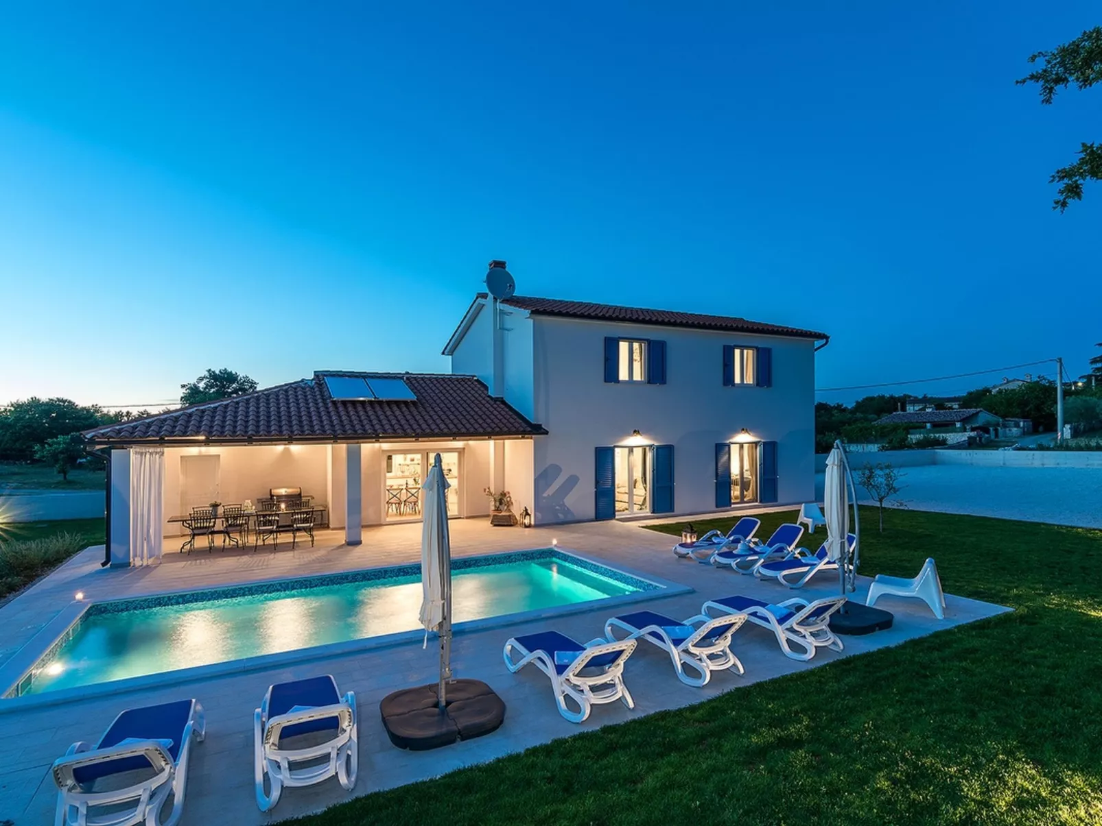 Villa 2095 - Draußen