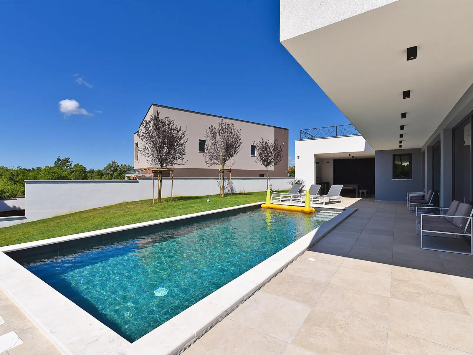 Villa 2346 - Draußen