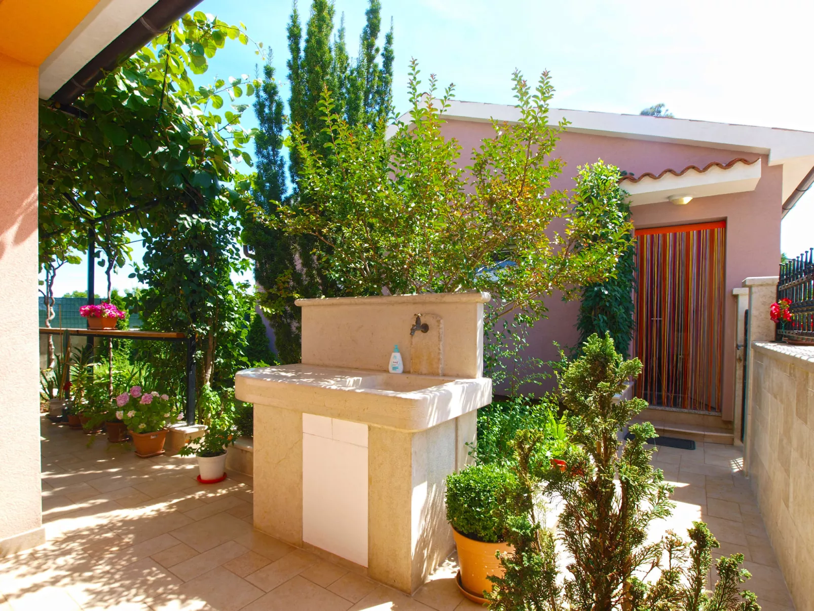 House 2106 - Outside