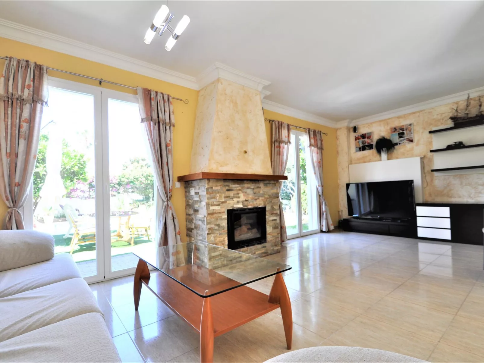 VILLA HUGO Casa en zona residencial tranquila Bahía Grande con Piscina Privada. - Outside