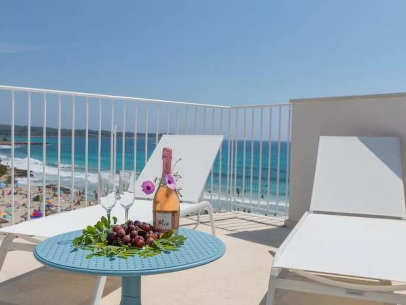 Tolle Wohnung in S'illot-Cala Morlanda mit Terrasse - Outside