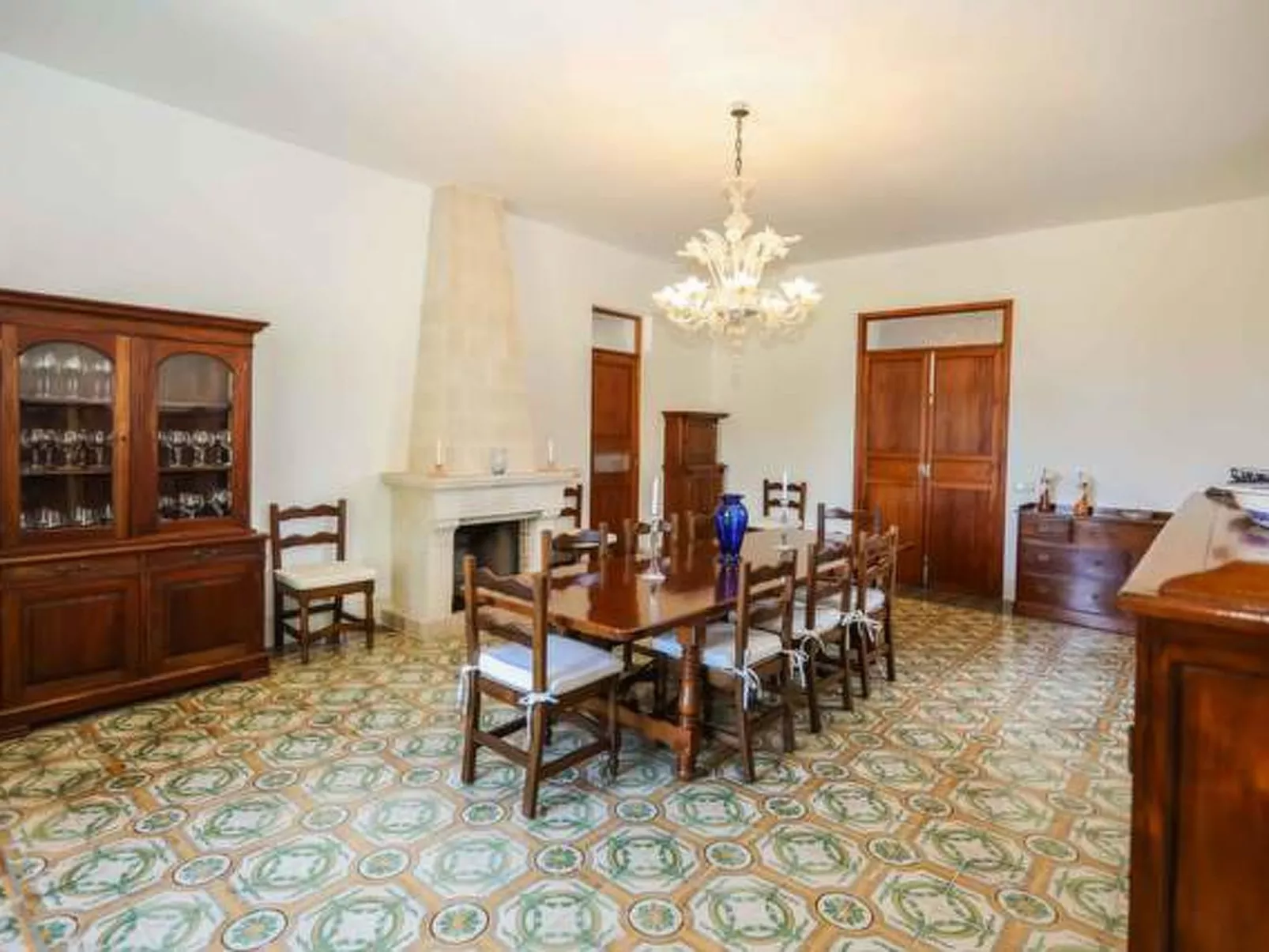 Granada - Inside