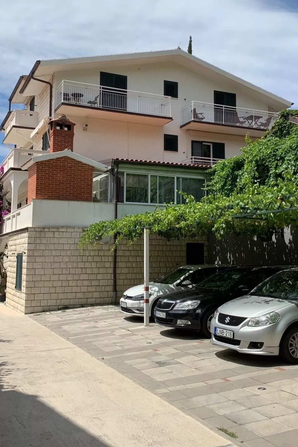 Wohnung in Duće mit Großem Balkon