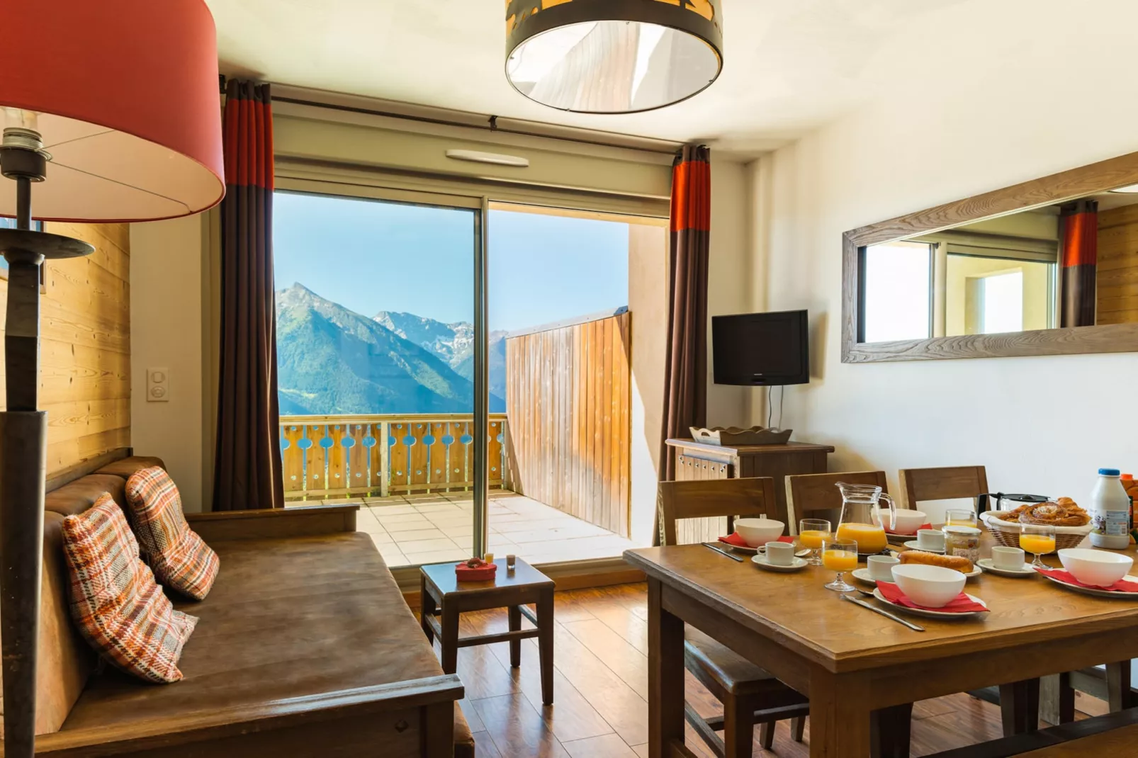 Les Chalets de l'Adet One alcove bedroom for six OTA